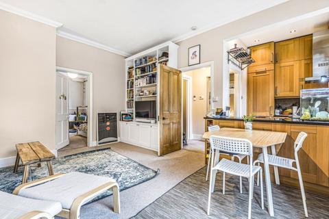 2 bedroom apartment to rent - Augustus Road Southfields SW19