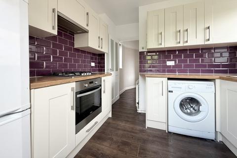 2 bedroom ground floor flat to rent, Birchanger Road, South Norwood