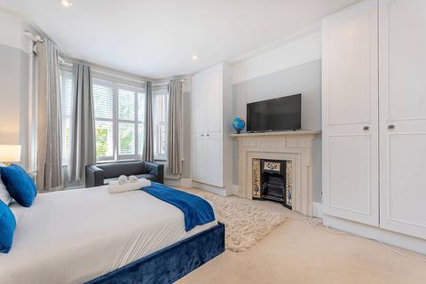 6 bedroom semi-detached house to rent - Chatsworth Gardens, Ealing, London, W3