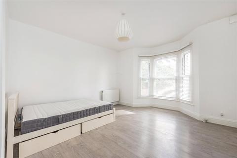 Studio to rent, Glendall Street, Clapham, London, SW9