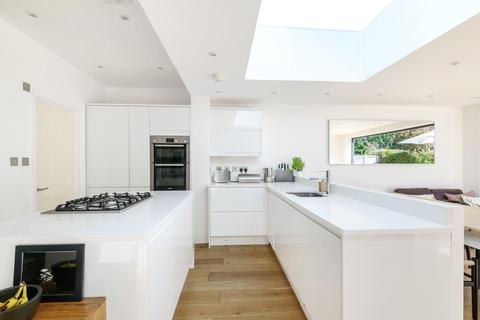 29 Everington Road, London, N10 1HT