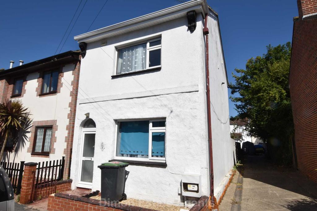 Queens Road, Gosport 3 bed detached house for sale £230,000