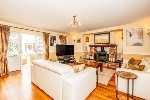 3 bedroom detached house for sale - Moorside Road, Davyhulme, Manchester, M41