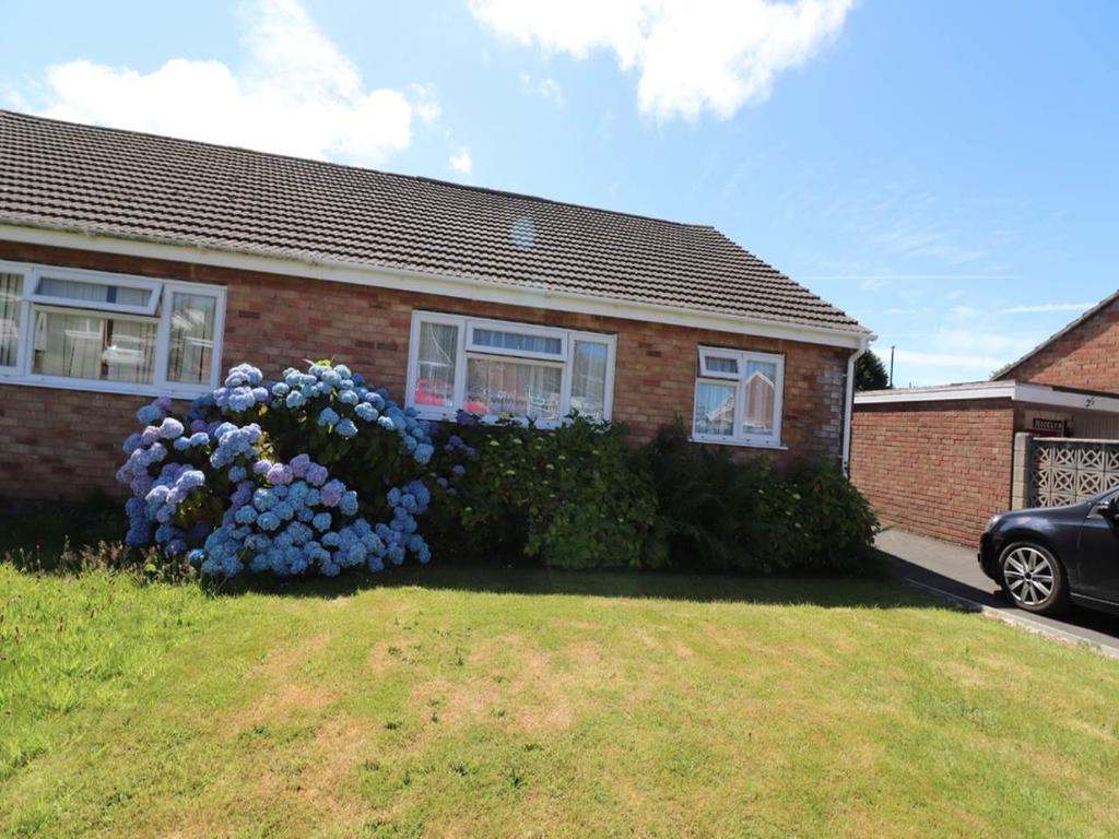 Rhoshendre, Waunfawr, Aberystwyth 2 bed semidetached bungalow for sale
