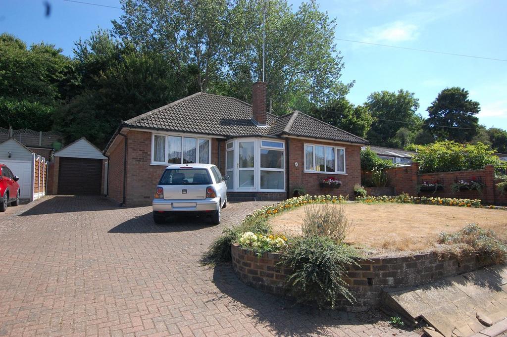 School Lane, Welwyn, AL6 2 bed detached bungalow £595,000
