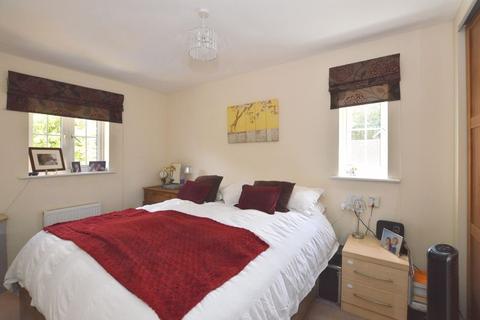 3 bedroom end of terrace house for sale, Collingwood Close, Whaddon *CAR PORT*