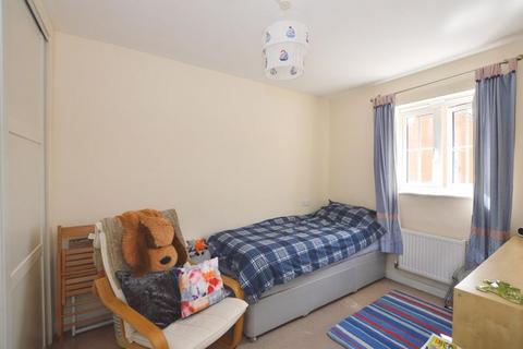 3 bedroom end of terrace house for sale, Collingwood Close, Whaddon *CAR PORT*