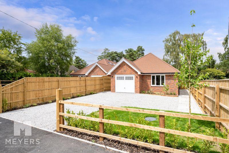 Sandy Lane, St Ives, Ringwood, BH24 3 bed chalet £625,000