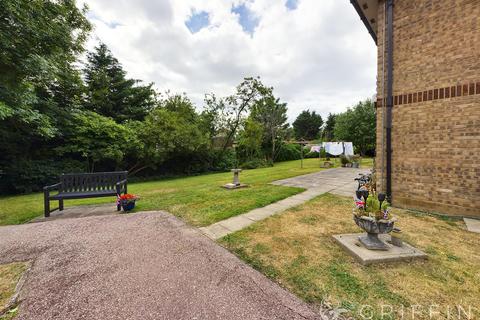 2 bedroom retirement property for sale - Abbs Cross Gardens, Hornchurch
