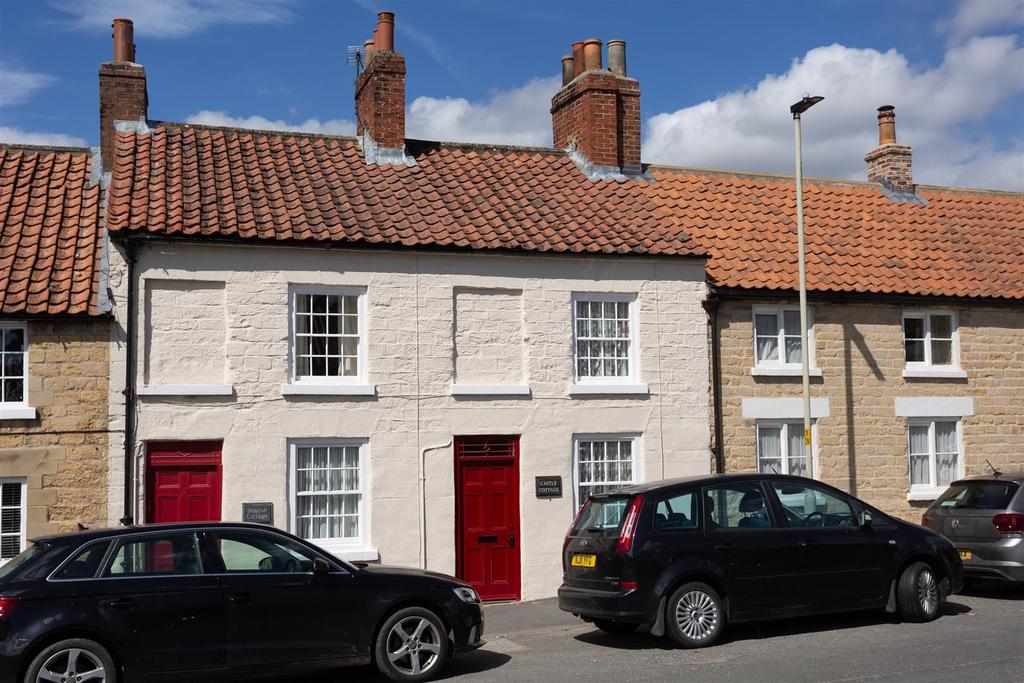 Castlegate, Pickering. YO18 7AX 2 bed cottage £200,000