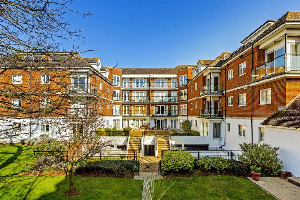 The Downs, Wimbledon 2 bed flat for sale £675,000