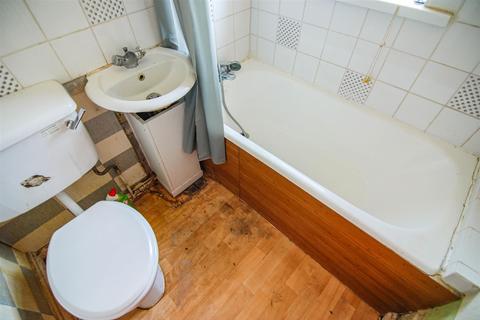 32 Kingsway, Wombwell, Barnsley, S73 0EA