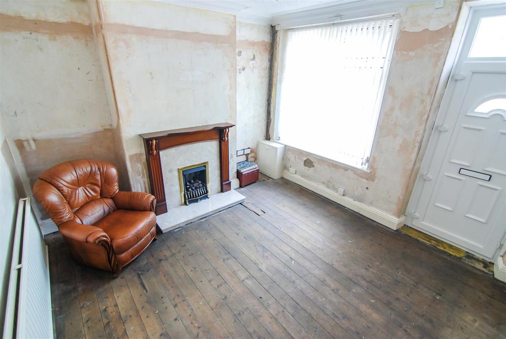 Summer Lane, Wombwell, BARNSLEY 3 bed end of terrace house £95,000