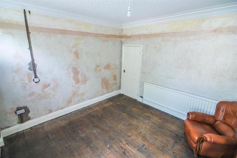 15 Summer Lane, Wombwell, Barnsley, S73 8HD