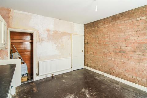 15 Summer Lane, Wombwell, Barnsley, S73 8HD