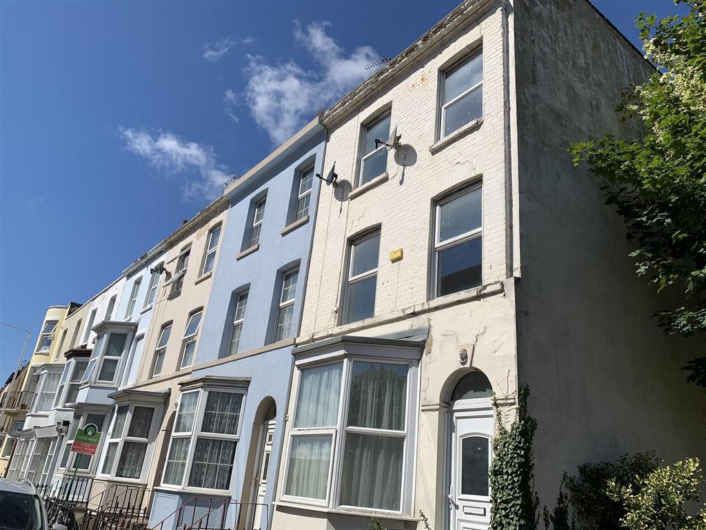 Hardres Street, Ramsgate 2 bed flat £850 pcm (£196 pw)