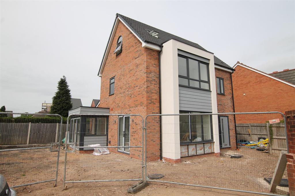 Hollyfield Road, Sutton Coldfield, West Midlands 4 bed detached house