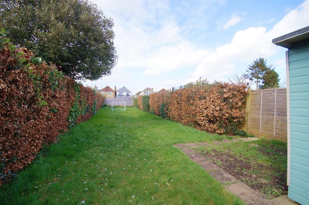 Freelands Road Cobham Surrey 3 bed semidetached house £2,200 pcm (£