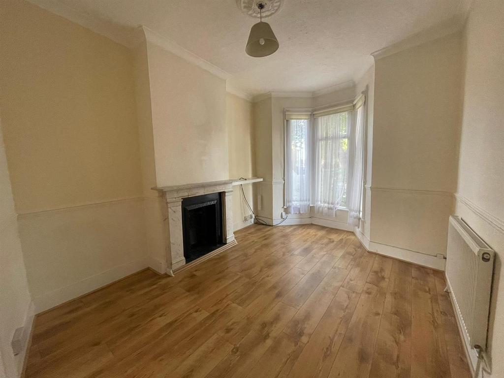 Dover Road East, Gravesend 2 bed house £1,000 pcm (£231 pw)