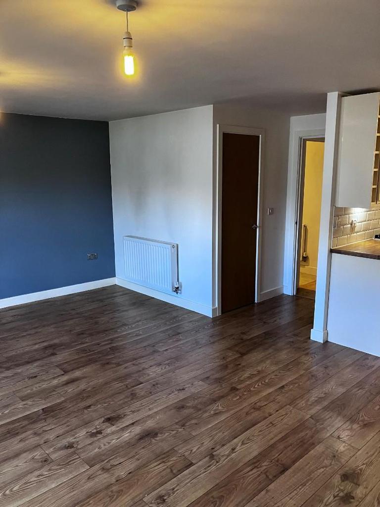 Fairbairn Fold, Laisterdyke, Bradford 2 bed apartment £595 pcm (£137 pw)