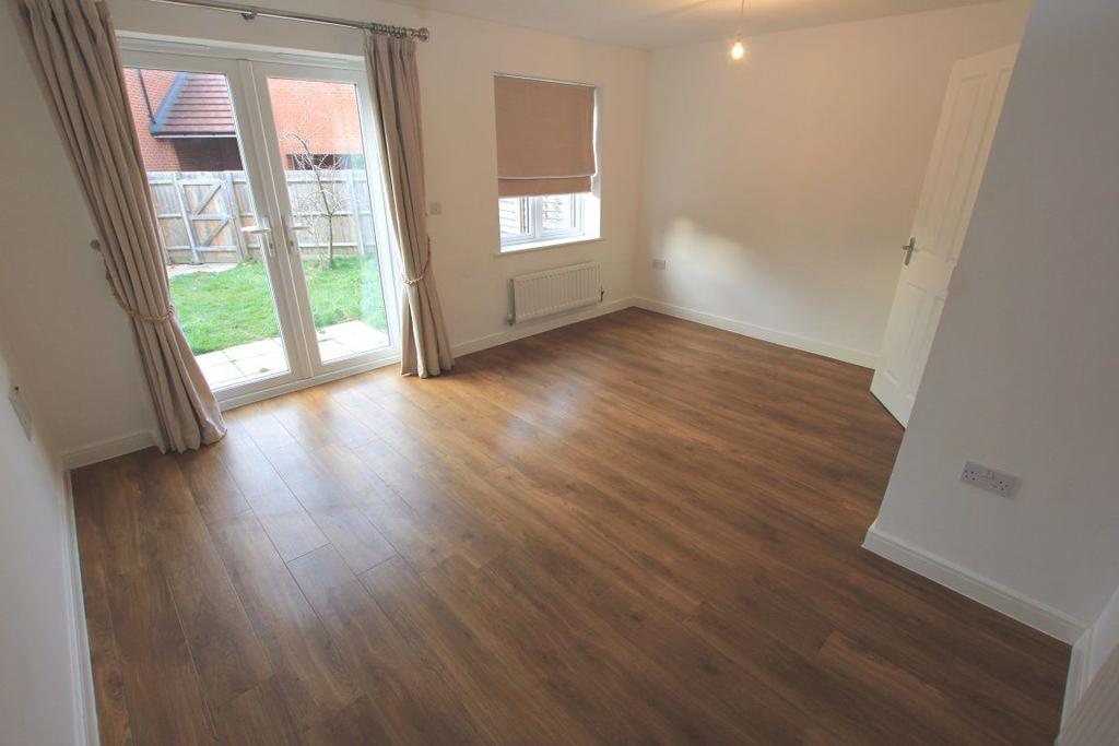 2 bedrooms Billericay 2 bed house £1,325 pcm (£306 pw)