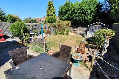 27 Abbey Road, Bingham, Nottingham, NG13 8EE