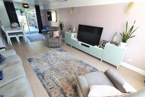 27 Abbey Road, Bingham, Nottingham, NG13 8EE