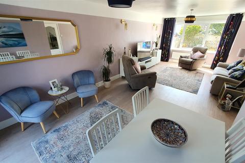 27 Abbey Road, Bingham, Nottingham, NG13 8EE
