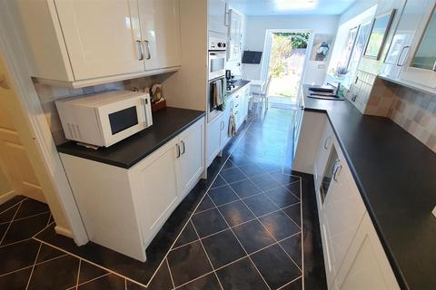 27 Abbey Road, Bingham, Nottingham, NG13 8EE
