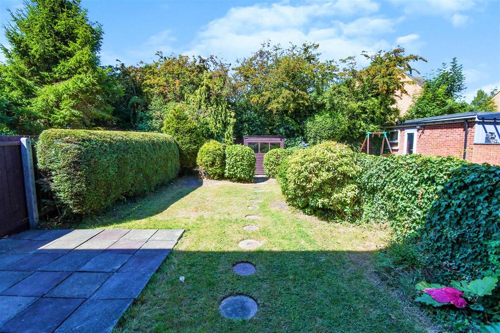 Katrine Close, SuttonOnHull, Hull 3 bed semidetached house £170,000