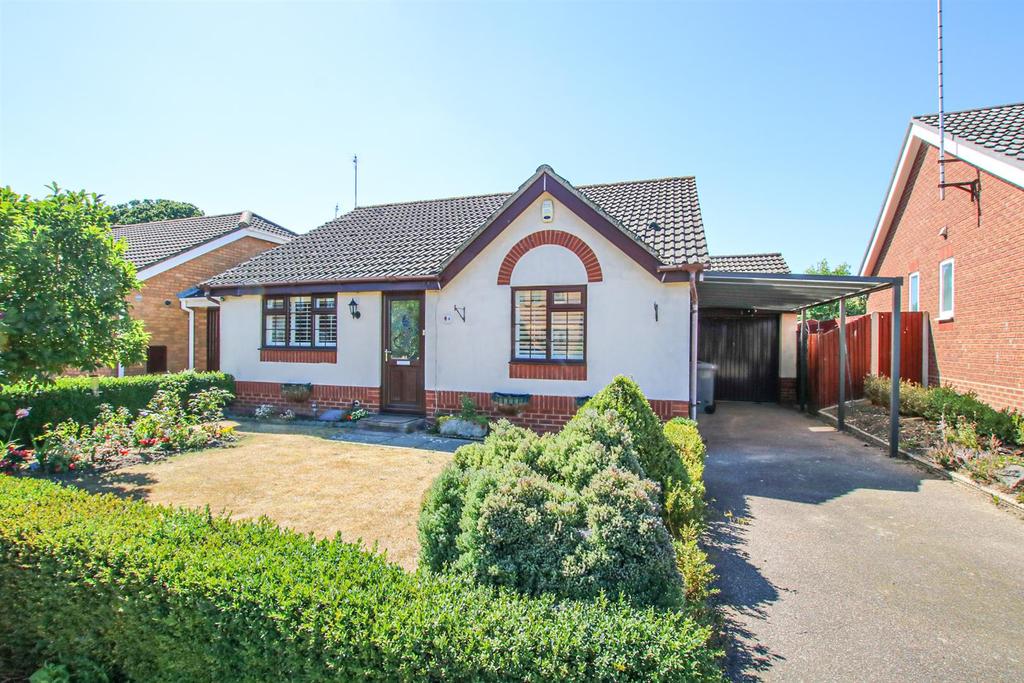 Chalgrove Field, Dussindale 3 bed detached bungalow for sale £300,000