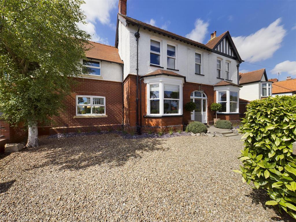 St. Johns Road, Driffield 5 bed detached house £650,000