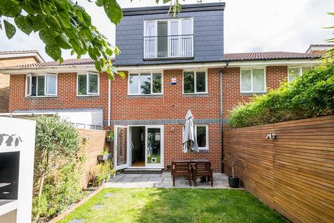 25 Sandlings Close, London, SE15 3SY