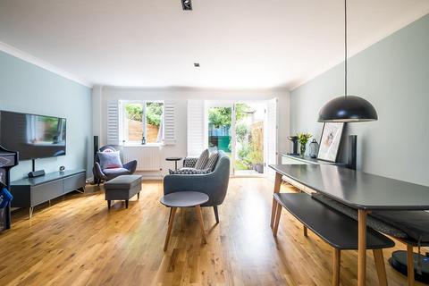25 Sandlings Close, London, SE15 3SY