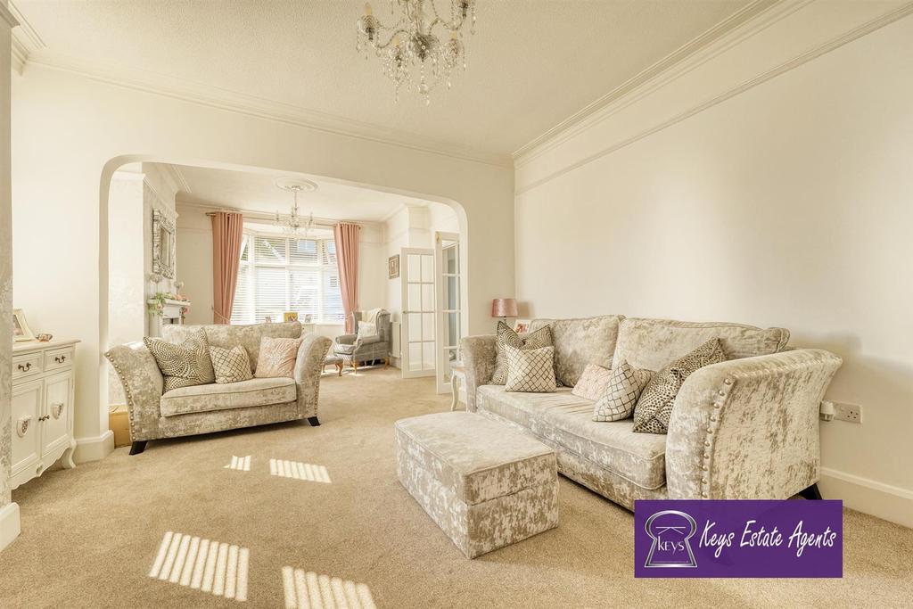 Open plan lounge/dining room