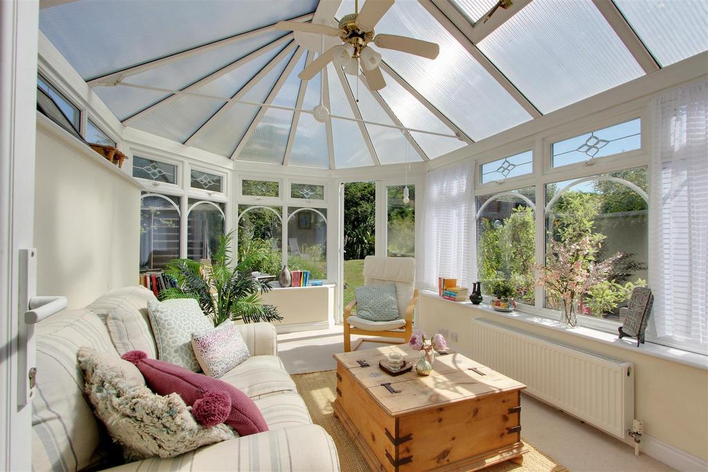 Long Plough, Aston Clinton 4 bed detached house £725,000