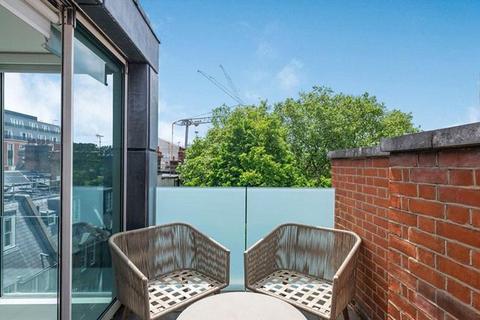 3 bedroom flat to rent, Green Street, London, W1K