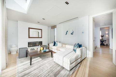 3 bedroom flat to rent, Green Street, London, W1K