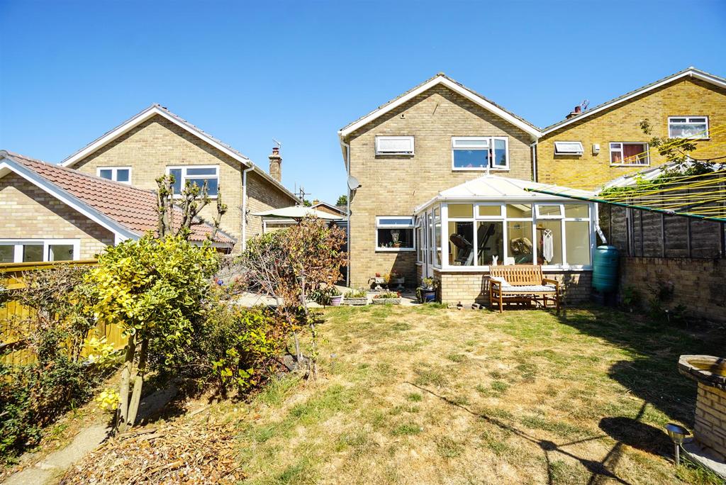 Baird Drive, Hastings 3 bed link detached house £375,000