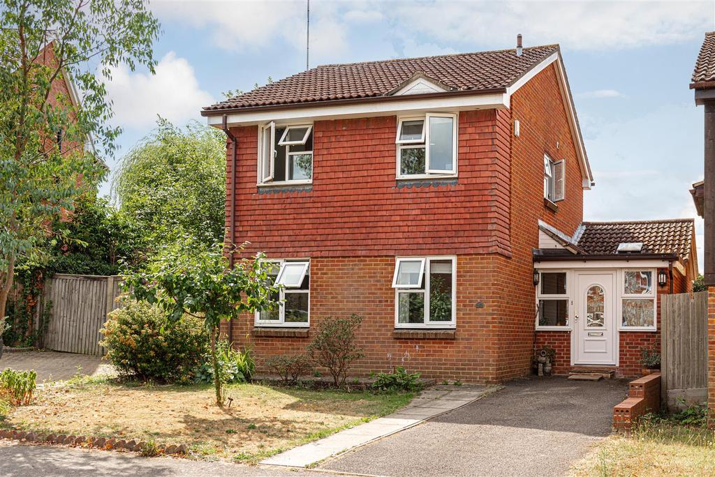 Kings Mead, South Nutfield, Surrey 4 bed detached house £775,000