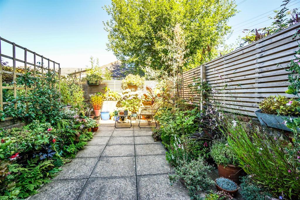 Markwick Terrace, St. LeonardsOnSea 2 bed flat for sale £285,000