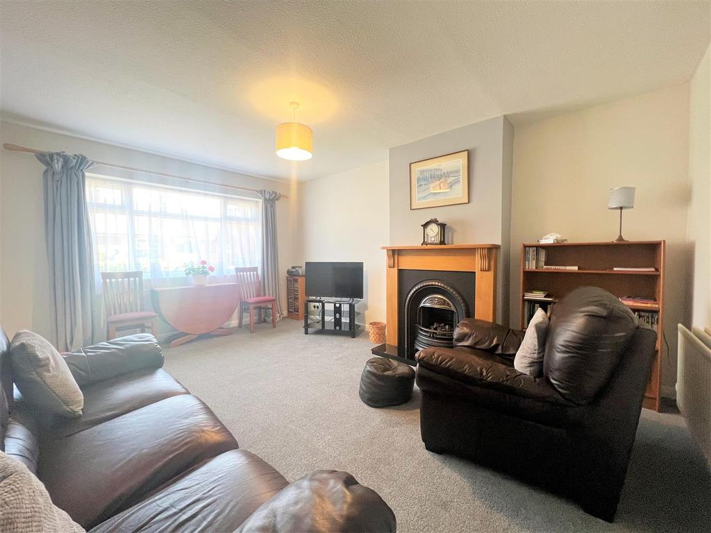 Springfield Avenue, Brough 2 bed semidetached bungalow £190,000