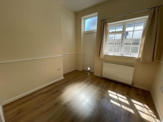 Bedroom 1 x2.jpg