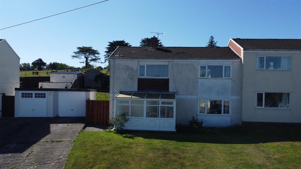 Falcon Road, Haverfordwest 3 bed semidetached house for sale £200,000