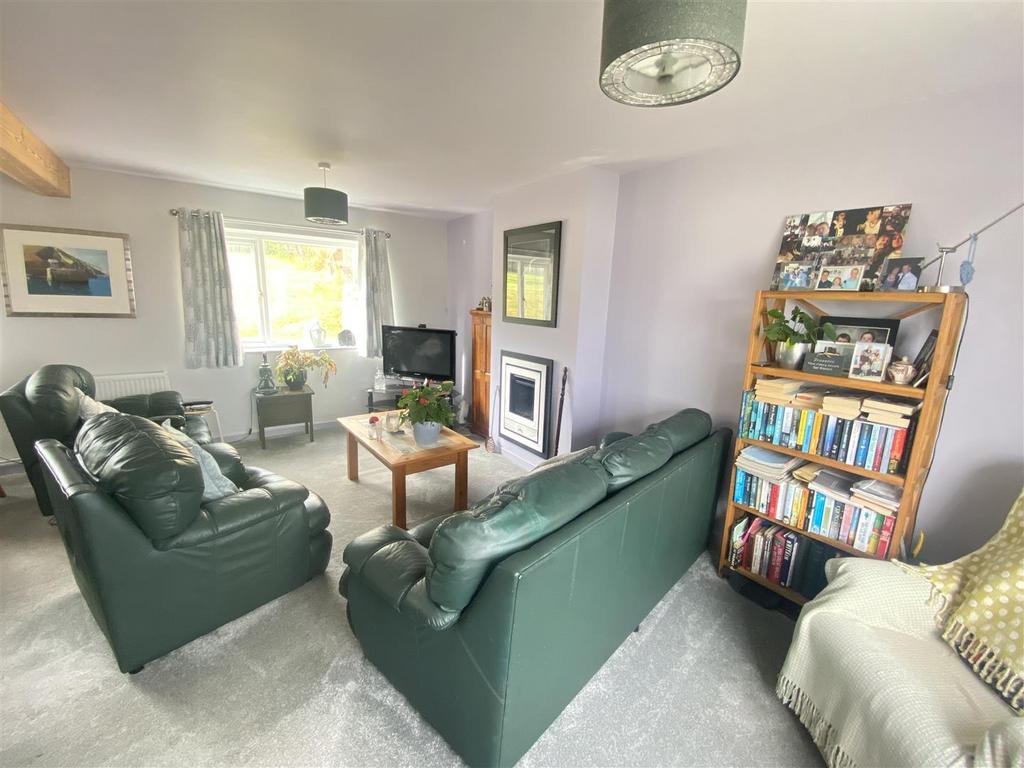 Falcon Road, Haverfordwest 3 bed semidetached house for sale £200,000