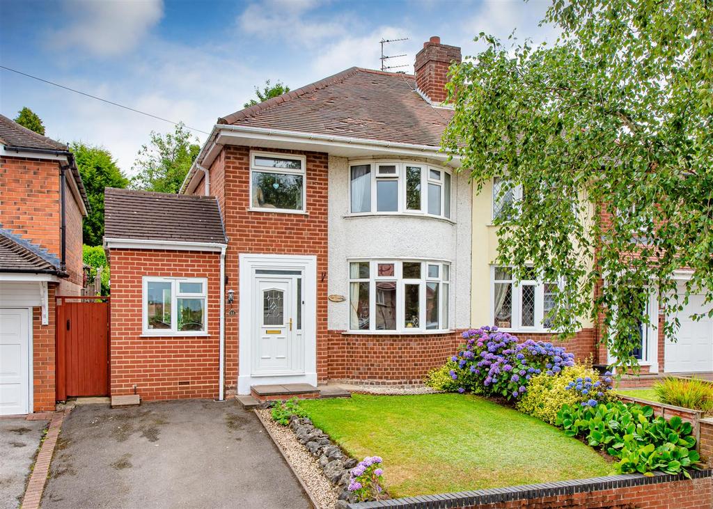 46 Lytton Avenue, Penn 3 bed semidetached house for sale £250,000