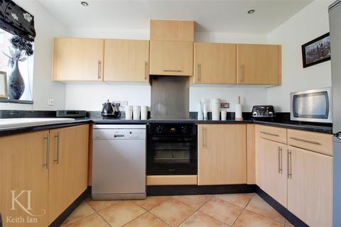 2 bedroom flat for sale - Sutton Court, Ware - Balcony