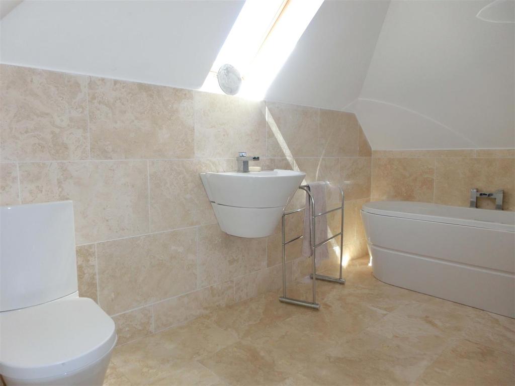 Luxury en suite bathroom