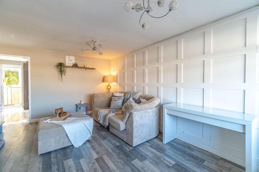 Upper Ettingshall Road, Coseley, Bilston 3 bed semidetached house £