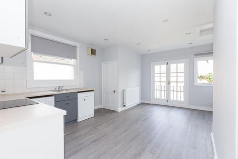 3 bedroom apartment to rent - Fulham Palace Road, London